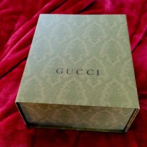 🌟AUTHENTIC🌟 GUCCI BOX BAD AND DUSTER